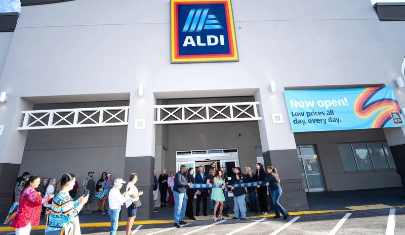 The Aldi supermarket located at 458 U..S. 41 Bypass, Venice, welcomed about 150 shoppers who lined up on April 23 for the grand opening.