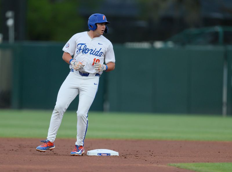 Florida infielder Ethan Surowiec (10) makes second during an NCAA baseball game at Condron Family Ballpark at Alfred A. McKethan Field in Gainesville, FL on Friday, April 24, 2026. [Alan Youngblood/Gainesville Sun]
