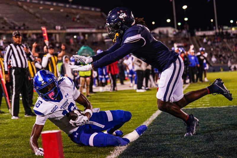 Nov 1, 2024; East Hartford, Connecticut, USA; Georgia State Panthers wide receiver Ted Hurst (16) makes a touchdown catch against the Connecticut Huskies in the second quarter at Rentschler Field at Pratt & Whitney Stadium. Mandatory Credit: David Butler II-Imagn Images