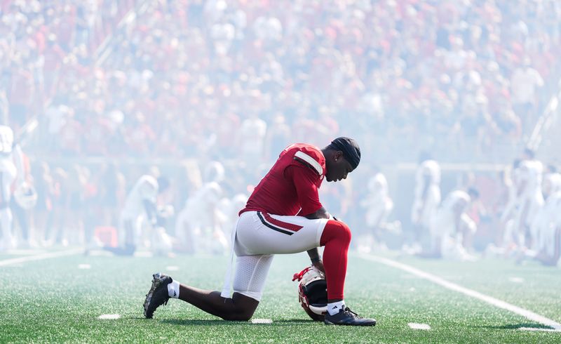 Louisville Cardinals wide receiver Chris Bell (0) takes a moment before the game against visiting Bowling Green in Louisville, Kentucky. Sept. 20, 2025