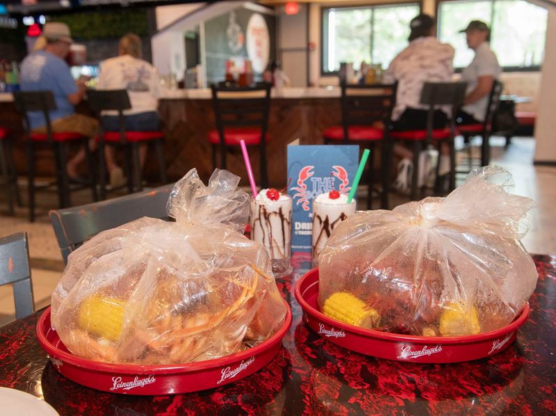 Pensacola’s newest restaurant, The Boiling Pot, is now open on Mobile Highway. The Boiling Pot is bringing big seafood boils with bold spices, messy tables full of flavor, and other menu favorites like fish tacos, fried fish, chicken wings, and their own signature drinks.