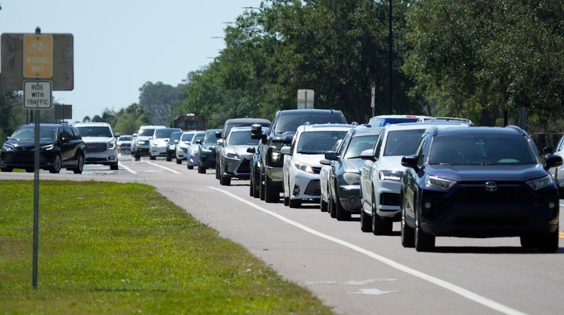 Eastbound traffic on Bee Ridge Rd. backs up between Bent Tree Blvd. and Lorriane Rd. Tuesday afternoon, Apr. 1, 2025.