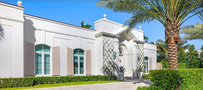 A Palm Beach house built in 1981 but later updated has changed hands at 309 Chapel Hill Road for a recorded $21 million.