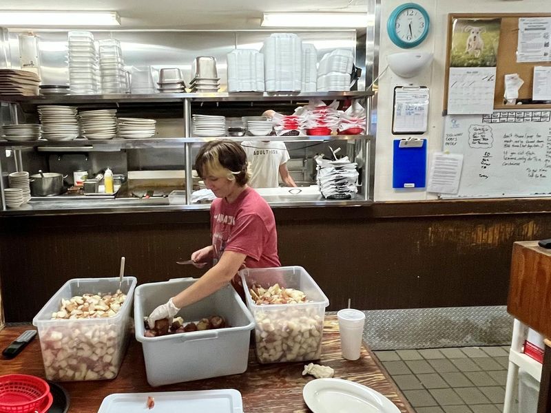 The Alva Country Diner has been serving comfort food to locals and visitors since 1994.