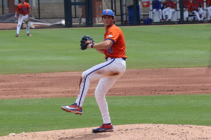 Caden McDonald rears back to throw. Florida Gators vs Kentucky Wildcats college baseball at Condron Family Ballpark on Sunday, May 10, 2026
