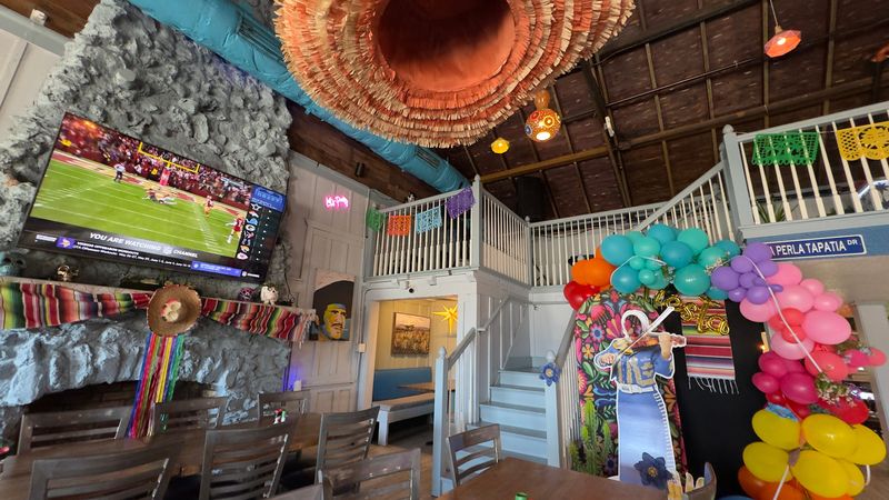 La Perla Tapatía in Eustis offers festive decor and freshness.
