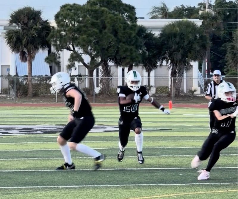 Tyrese Jefferson (20) breaks through a hole to score a 21-yard touchdown against Fort Pierce Westwood during the Bulldogs' 44-0 victory in a spring jamboree game held May 15, 2026, in Melbourne.