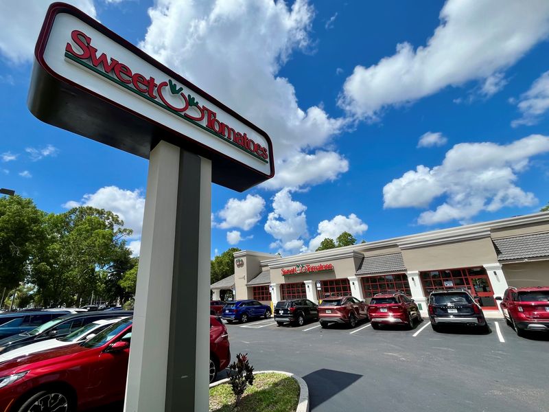 Sweet Tomatoes reopened its original Fort Myers location on Monday, May 18, 2026.