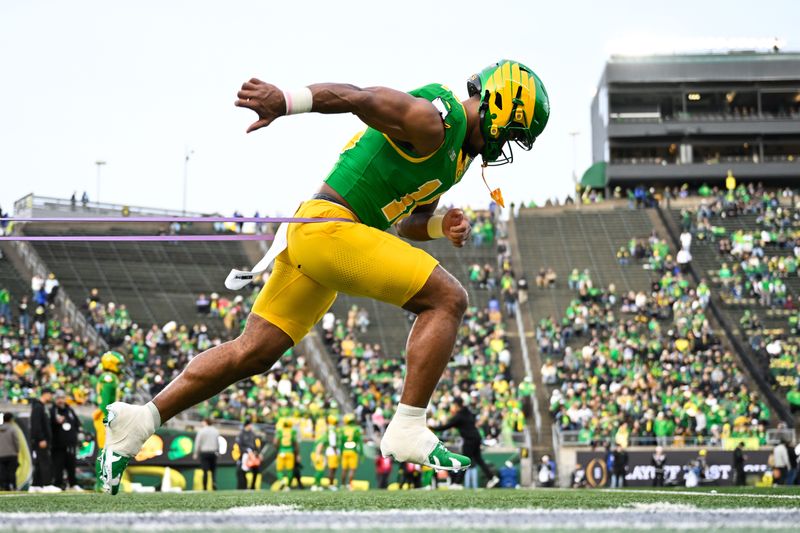 Dec 20, 2025; Eugene, OR, USA; Oregon Ducks tight end Kenyon Sadiq (18) warms up before the game against the James Madison Dukes at Autzen Stadium. Mandatory Credit: Troy Wayrynen-Imagn Images