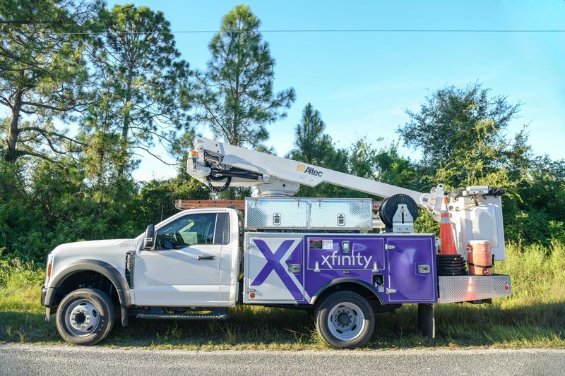 Xfinity crews in Florida working on the network's expansion efforts.