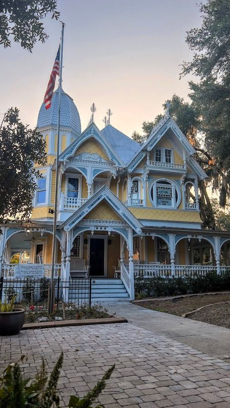 Built in 1893, the Donnelly House charms with its pastel-painted Queen Anne and Steamboat Gothic architecture. This Mount Dora landmark was added to the National Register of Historic Places in 1975.