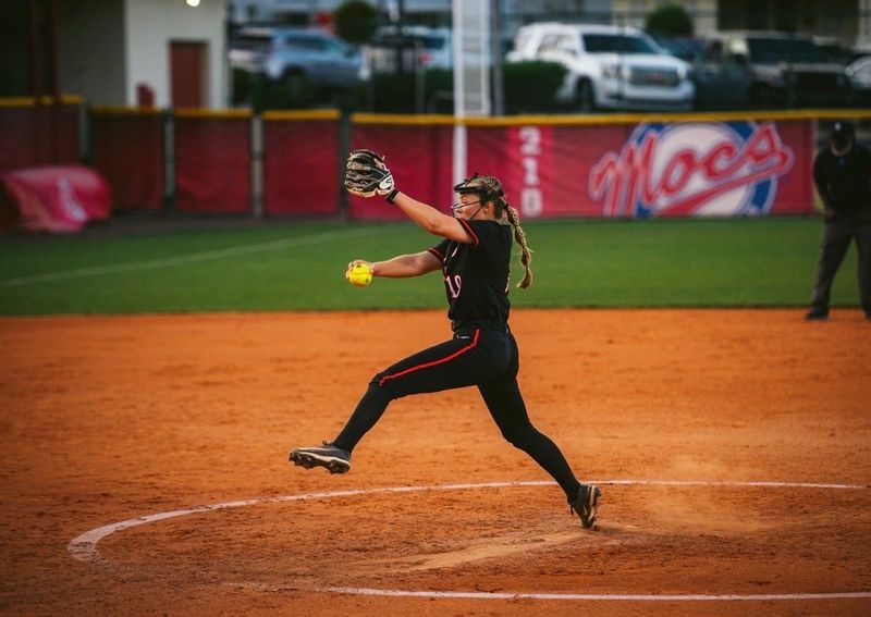 Former Lincoln ace and University of Tampa senior Gwen McGinnis was named the 2026 Portolite/National Fastpitch Coaches Association (NFCA) Division II Pitcher of the Year award and was an unanimous NFCA First Team All-America honors.