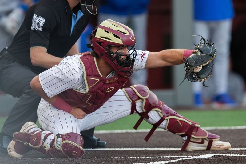 Florida State Seminoles catcher Hunter Carns (25) catches a strike. The Florida State Seminoles hosted the Florida Gators at Dick Howser Stadium on Tuesday, April 7, 2026.