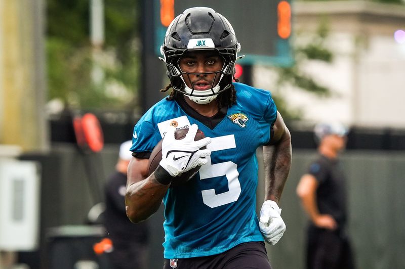 Jacksonville Jaguars wide receiver LeQuint Allen Jr. (5) runs upfield during the second day of minicamp at the Miller Electric Center, Wednesday, June 10, 2026, in Jacksonville. [Doug Engle/Florida Times-Union]