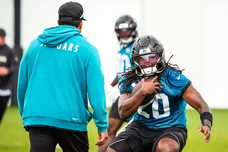 Jacksonville Jaguars running back Deejay Dallas (20) cuts upfield during the second day of minicamp at the Miller Electric Center, Wednesday, June 10, 2026, in Jacksonville. [Doug Engle/Florida Times-Union]