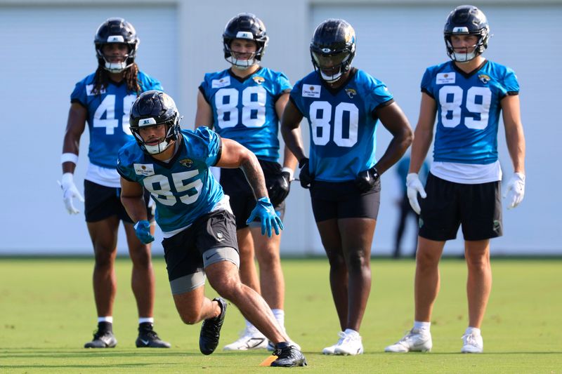 Jacksonville Jaguars tight end Brenton Strange (85) drills during the third day of minicamp at the Miller Electric Center, Thursday, June 11, 2026, in Jacksonville, Fla.