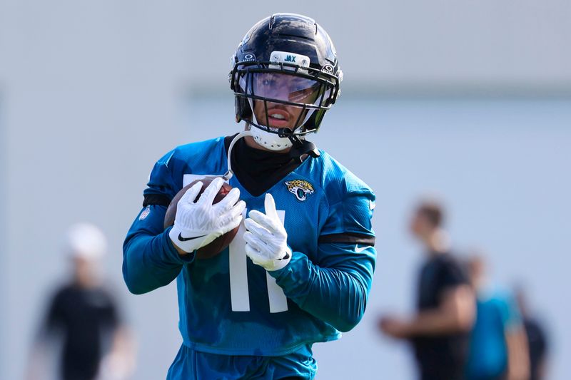 Jacksonville Jaguars wide receiver Parker Washington (11) runs the ball during the third day of minicamp at the Miller Electric Center, Thursday, June 11, 2026, in Jacksonville, Fla.