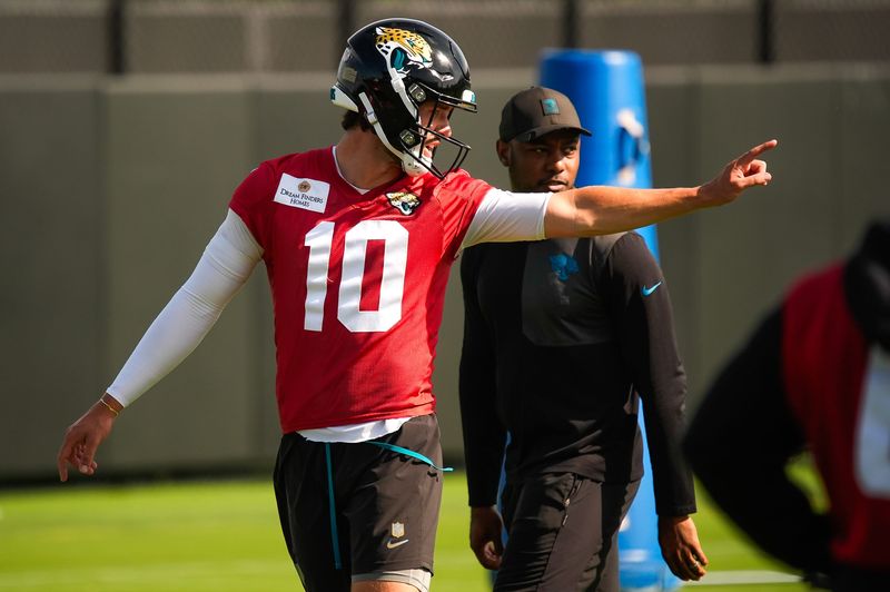 Jaguars quarterback Carter Bradley runs a drill during the Jaguars final Organized Team Activity on Monday, June 15, 2026 at the Miller Electric Center in Jacksonville, Fla. [Doug Engle/Florida Times-Union]