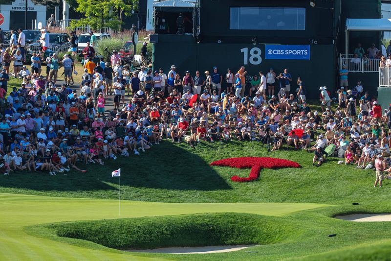 The 18th green at TPC River Highlands for the Travelers Championship.