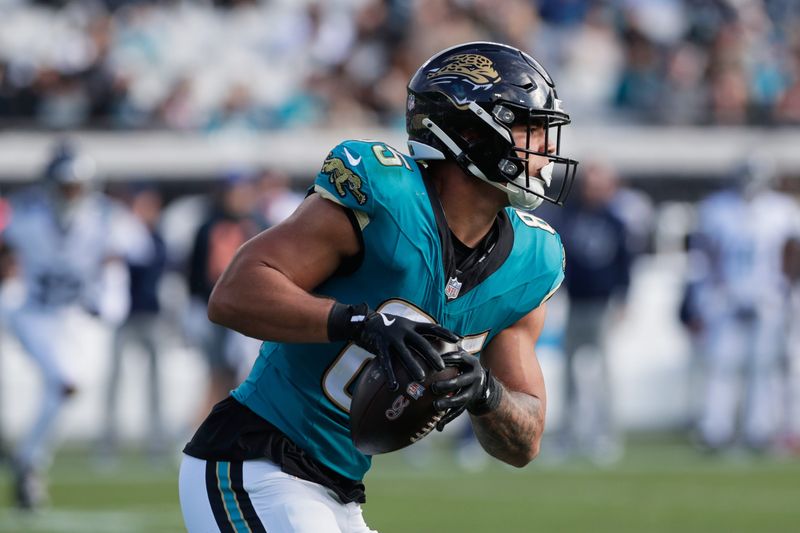 Jan 4, 2026; Jacksonville, Florida, USA; Jacksonville Jaguars tight end Brenton Strange (85) runs after the catch against against the Tennessee Titans during the third quarter at EverBank Stadium. Mandatory Credit: Travis Register-Imagn Images