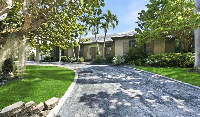 Ripe for renovation, a one-story, four-bedroom house built in 1952 in Palm Beach near President Donald Trump's Mar-a-Lago Club has sold for a recorded $10 million.