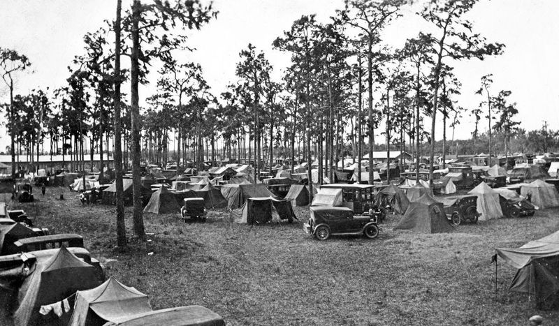 About 3,000 tin can tourists camp in cars and tents in Arcadia, Florida, on Jan. 7, 1929.