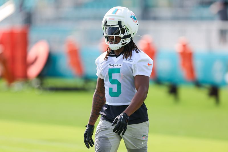 Miami Dolphins running back Jaylen Wright looks on during practice at Baptist Health Training Complex.