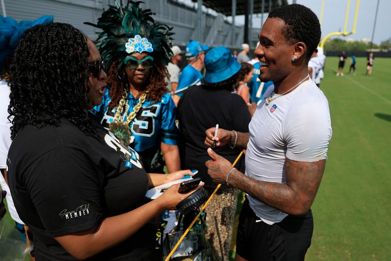 Jaguars cornerback Jarrian Jones (4) signs autographs after the third day of training camp on Friday.