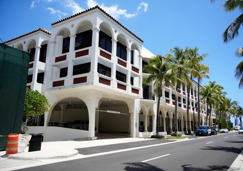 The commercial building at 125 Worth Ave., seen here on Aug. 12, is said to have changed hands from an entity affiliated with Citadel chief and Palm Beach resident Ken Griffin to a group involving private-equity and "alternative-asset" manager Blackstone, which is helmed by fellow Palm Beacher Stephen Schwarzman.