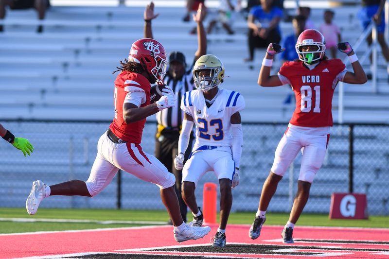 Vero Beach’s Jayden Lockhart (7) makes a touchdown in the school’s kickoff classic against Cardinal Newman, Aug. 14, 2026, at the Citrus Bowl.