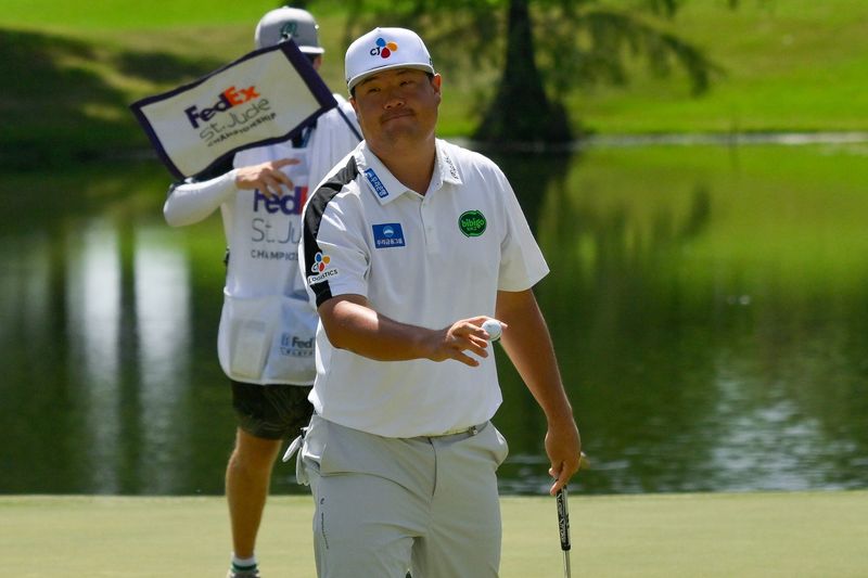 Aug 15, 2026; Memphis, Tennessee, USA; Sungjae Im waves to the crowd after making a birdie on the ninth green during the third round of the FedEx St. Jude Championship golf tournament. Mandatory Credit: Steve Roberts-Imagn Images