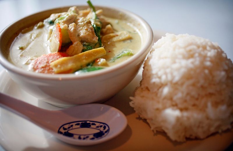 Both locations of Thai Flavors serve green curry.
