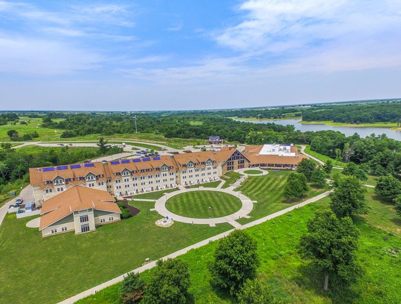 The lodge at Honey Creek Resort State Park.