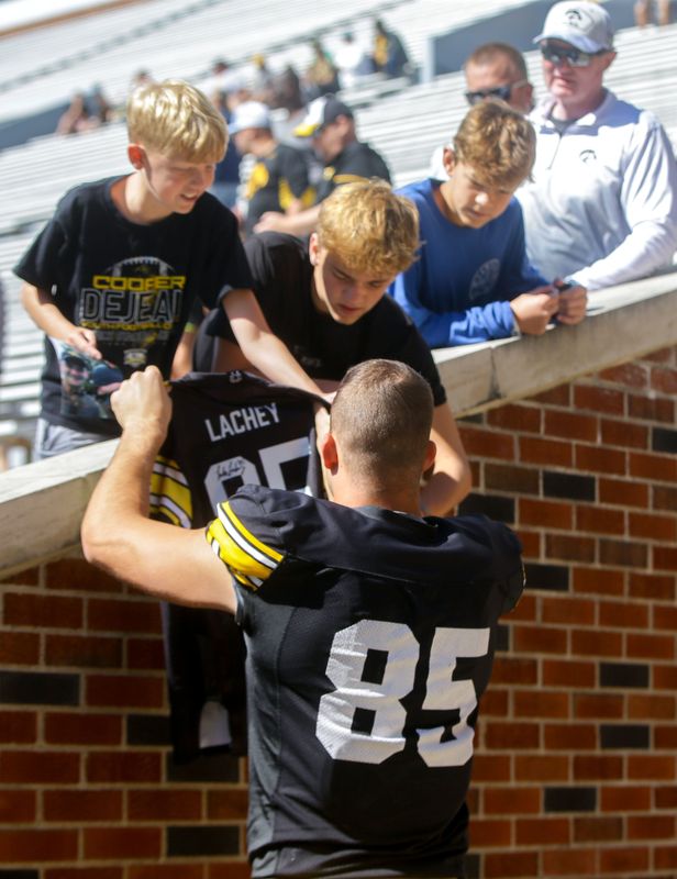 Iowa tightend Luke Lachey (85) signs a jersey for a kid at the football team’s Kids Day at Kinnick Saturday, Aug. 10, 2024 at Kinnick Stadium in Iowa City, Iowa.