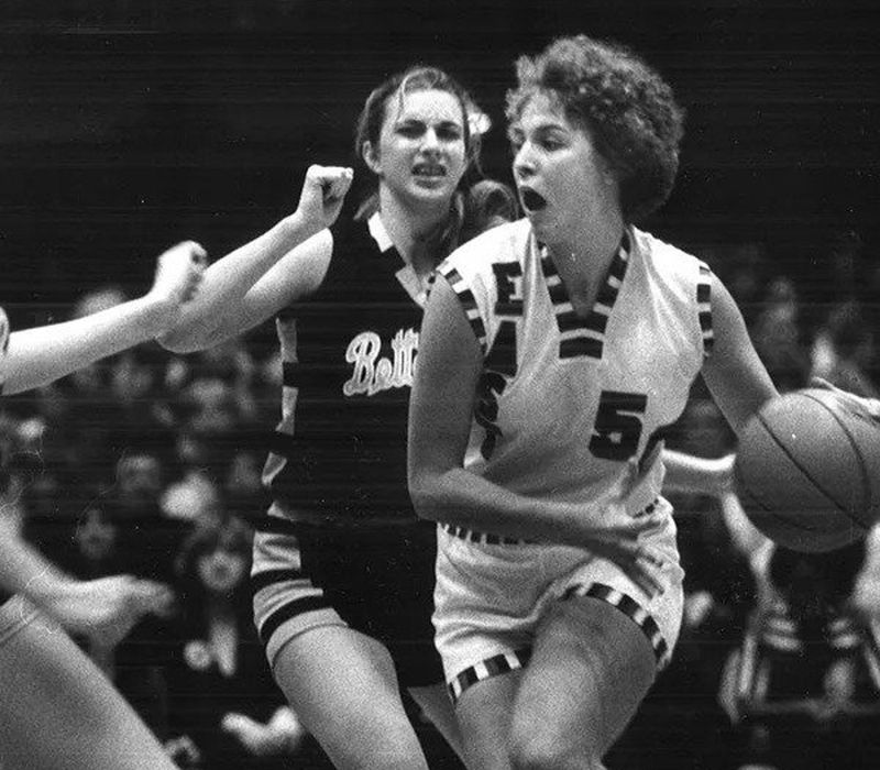 1980 FILE PHOTO; Lorri Bauman drives against Bettendorf's Lisa Irvine (11) and Sue Block. Mandatory Credit: Des Moines Register-USA TODAY NETWORK