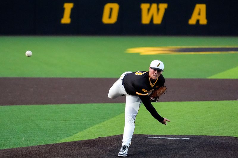 Iowa right-hander Justin Hackett is one of just four pitchers on the 2026 roster who appeared for the Hawkeyes last season.