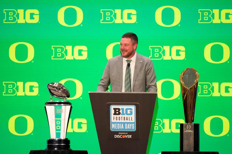Jul 23, 2025; Las Vegas, NV, USA; Oregon head coach Dan Lanning speaks to the media during the Big Ten NCAA college football media days at Mandalay Bay Resort. Mandatory Credit: Lucas Peltier-Imagn Images