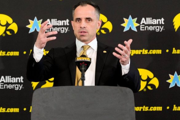 Iowa basketball offers 2027 four-star point guard