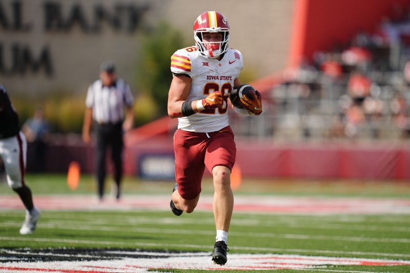 Iowa State football running back Carson Hansen had 18 carries for 116 yards at Arkansas State on Saturday, Sept. 13, 2025.