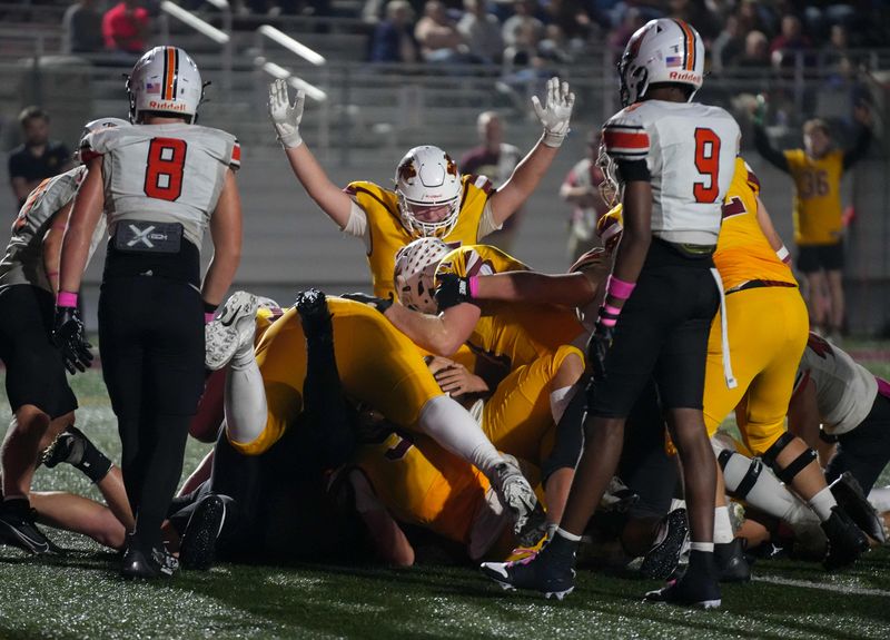 Members of the Ankeny offense fight to reach the end zone in the fourth quarter against West Des Moines Valley during a high school football game Oct 17, 2025, at Ankeny Stadium in Ankeny. Mandatory Credit: Bryon Houlgrave-The Des Moines Register