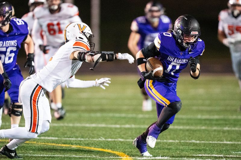 Johnston's Bryce Beachem (0) runs with the football after a catch on Nov. 7, 2025, at Johnston High School.