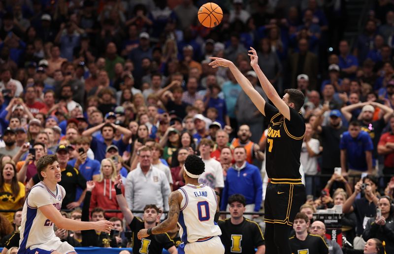 Mar 22, 2026; Tampa, FL, USA; Iowa Hawkeyes forward Alvaro Folgueiras (7) makes a go-ahead three-point basket against the Florida Gators in the second half during a second round game of the men's 2026 NCAA Tournament at Benchmark International Arena. Mandatory Credit: Matt Pendleton-Imagn Images