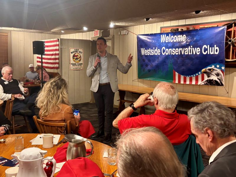 Republican gubernatorial candidate Zach Lahn speaks at the Westside Conservative Club March 25, 2026.