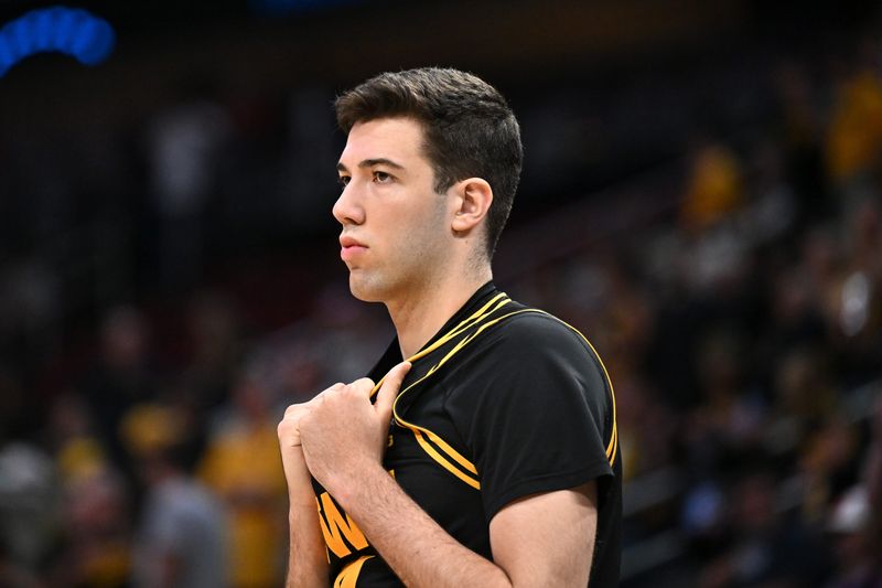 Mar 28, 2026; Houston, TX, USA; Iowa Hawkeyes forward Alvaro Folgueiras (7) warms up before an Elite Eight game of the South Regional of the men's 2026 NCAA Tournament against the Illinois Fighting Illini at Toyota Center. Mandatory Credit: Maria Lysaker-Imagn Images