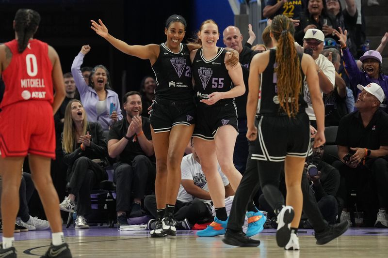 Jun 19, 2025; San Francisco, California, USA; Golden State Valkyries forward Monique Billings (center left) celebrates with forward Chloe Bibby (55) after scoring against the Indiana Fever during the fourth quarter at Chase Center. Mandatory Credit: Darren Yamashita-Imagn Images