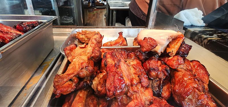 Le's Chinese Bar-B-Que returned in a new location 22 months after closing on Second Avenue in Des Moines.