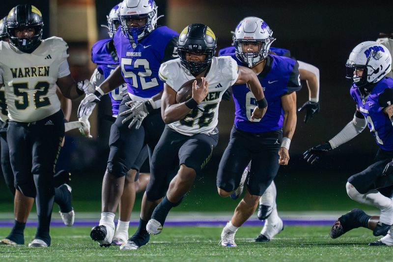 Warren Central High School senior Keyon Thomas (26) runs the ball out of the backfield during the first half of an IHSAA Class 6A semi-state football game against Brownsburg High School, Friday, Nov. 21, 2025, at Brownsburg High School.