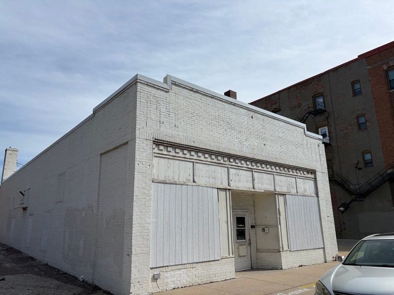 A five-unit apartment units at 1511 Grand Ave. is slated for demolition in preparation for a historic renovation of two buildings on the same block.