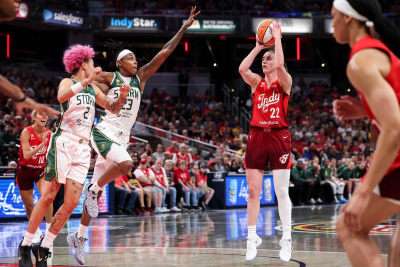 Indiana Fever guard Caitlin Clark (22) attempts a basket during the first half of a game at Gainbridge Fieldhouse in Indianapolis on Friday, July 17, 2026.