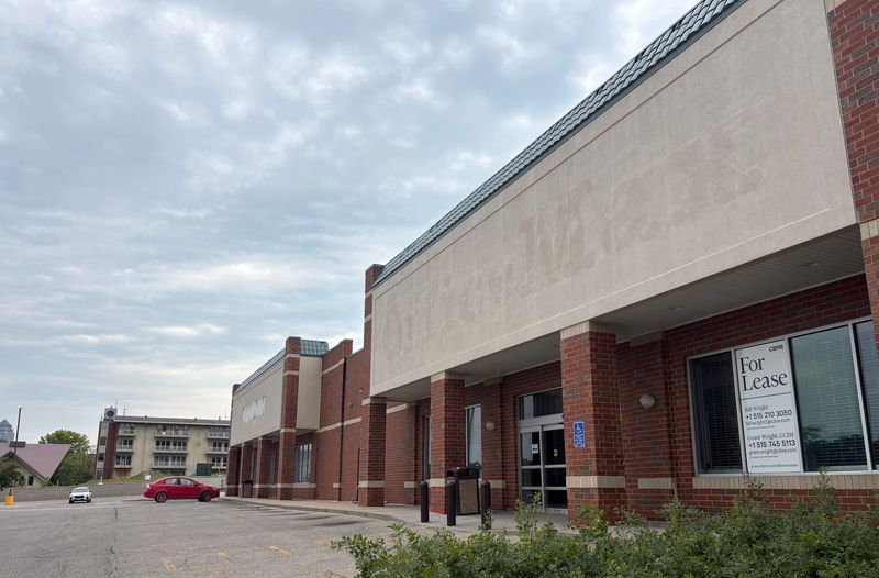 An image of the 2700 Ingersoll Ave. shopping plaza, formerly home to Dollar General and OfficeMax, on Aug. 3, 2026.